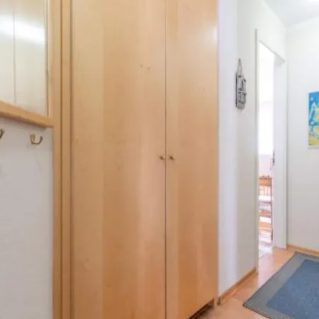 Apartment Im 2 Og Mit Balkon In